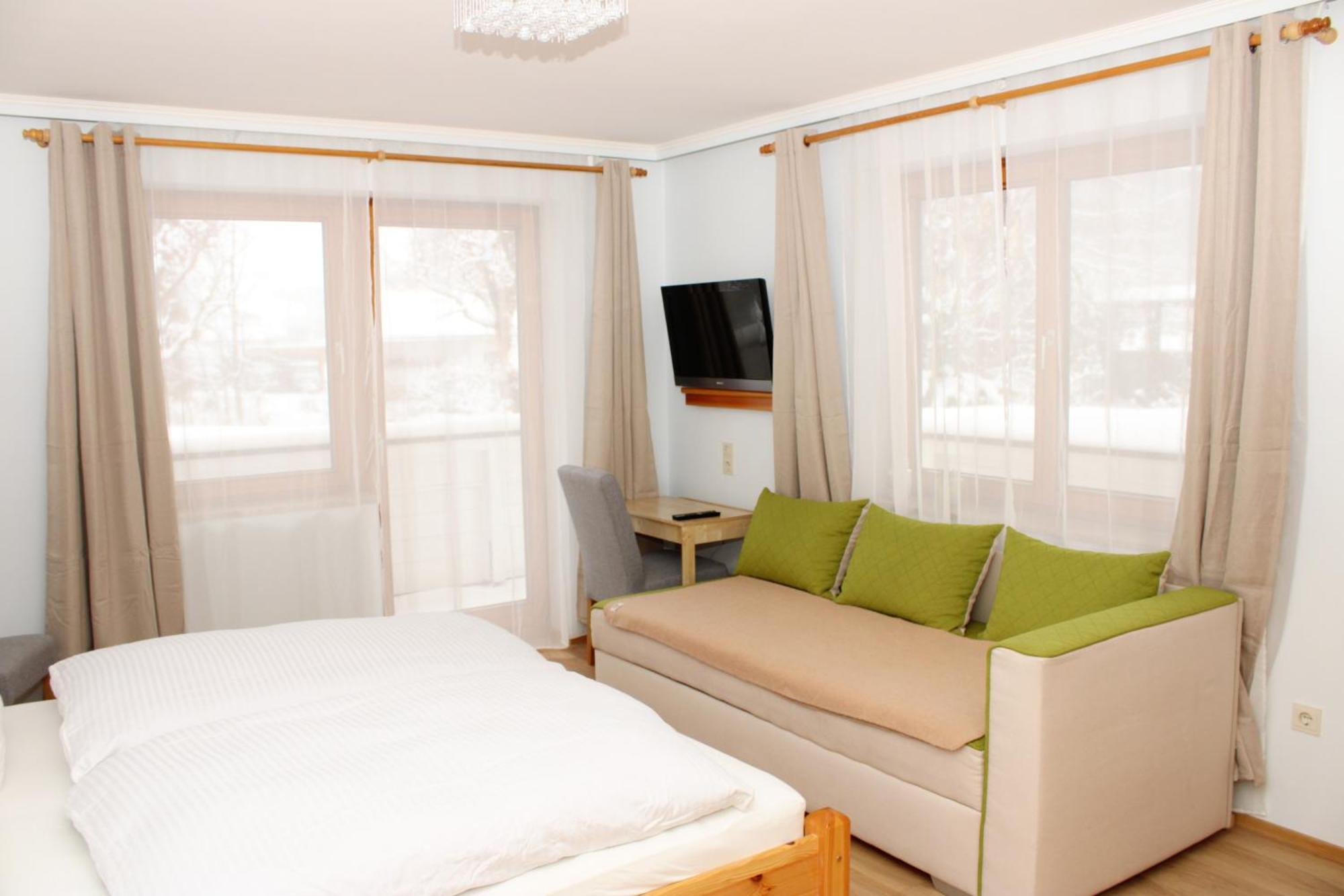 Riverhaus Homestay *